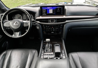 Подержанный автомобиль Lexus LX 2020 года (12 фото)