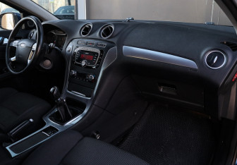 Подержанный автомобиль Ford Mondeo Wagon 2012 года (7 фото)