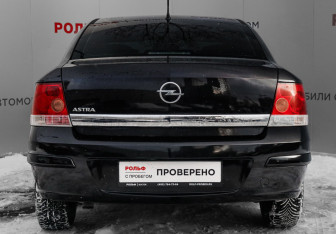 Подержанный автомобиль Opel Astra Sedan 2010 года (6 фото)