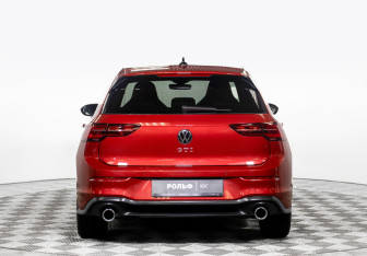 Подержанный автомобиль Volkswagen Golf GTI Hatchback 2021 года (6 фото)