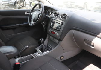 Подержанный автомобиль Ford Focus Sedan 2008 года (9 фото)
