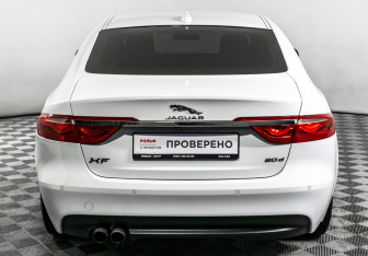 Подержанный автомобиль Jaguar XF Sedan 2018 года (6 фото)