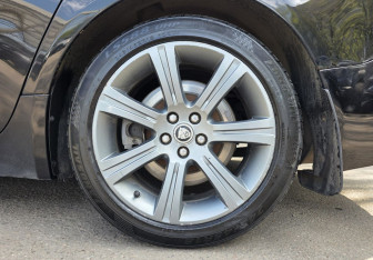 Подержанный автомобиль Jaguar XF Sedan 2009 года (22 фото)