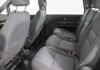 Подержанный автомобиль Volkswagen Sharan 2005 года (11 фото)