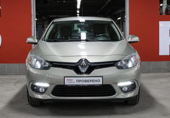 Подержанный автомобиль Renault Fluence 2014 года (2 фото)