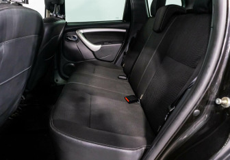 Подержанный автомобиль Nissan Terrano 2016 года (8 фото)