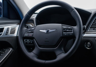 Подержанный автомобиль Genesis G80 2019 года (15 фото)