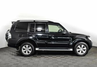 Подержанный автомобиль Mitsubishi Pajero 2014 года (4 фото)