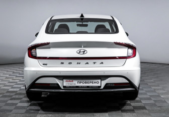 Подержанный автомобиль Hyundai Sonata 2021 года (6 фото)