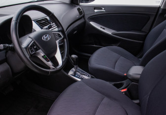 Подержанный автомобиль Hyundai Solaris Sedan 2012 года (10 фото)