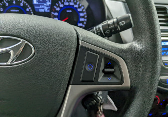 Подержанный автомобиль Hyundai Solaris Hatchback 2015 года (27 фото)