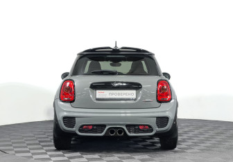 Подержанный автомобиль MINI Hatch 2017 года (6 фото)