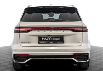 Подержанный автомобиль Geely Monjaro 2024 года (6 фото)