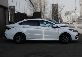 Подержанный автомобиль Omoda S5 2024 года (4 фото)