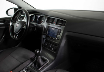 Подержанный автомобиль Volkswagen Golf Hatchback 2014 года (10 фото)