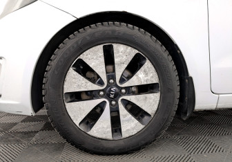 Подержанный автомобиль Kia Rio Hatchback 2014 года (18 фото)