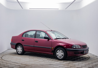 Подержанный автомобиль Toyota Avensis Sedan 1998 года (3 фото)