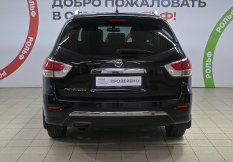 Подержанный автомобиль Nissan Pathfinder 2016 года (5 фото)