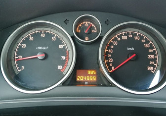 Подержанный автомобиль Opel Zafira Compactvan 2008 года (15 фото)