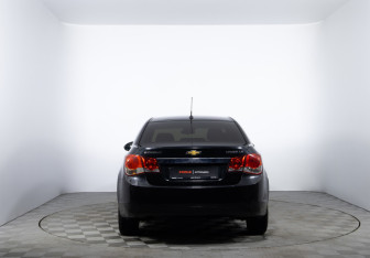 Подержанный автомобиль Chevrolet Cruze Sedan 2012 года (6 фото)