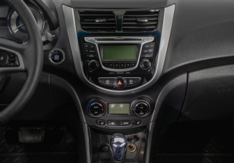 Подержанный автомобиль Hyundai Solaris Hatchback 2014 года (14 фото)