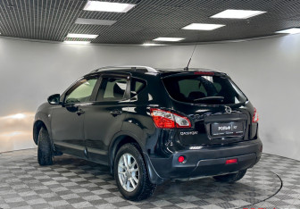 Подержанный автомобиль Nissan Qashqai 2012 года (21 фото)