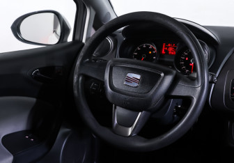 Подержанный автомобиль SEAT Ibiza Hatchback 2012 года (12 фото)
