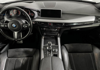 Подержанный автомобиль BMW X5 2017 года (11 фото)