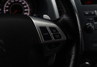 Подержанный автомобиль Citroen C-Crosser 2011 года (20 фото)