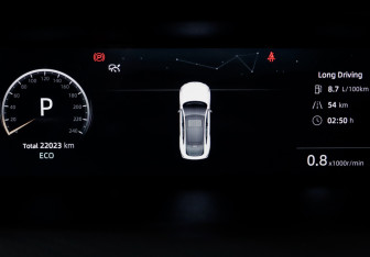 Подержанный автомобиль Changan UNI-V 2023 года (11 фото)