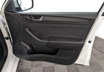 Подержанный автомобиль Skoda Rapid Liftback 2021 года (25 фото)