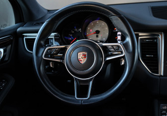 Подержанный автомобиль Porsche Macan 2014 года (11 фото)