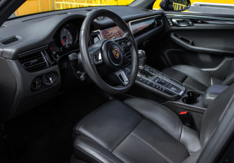 Подержанный автомобиль Porsche Macan 2019 года (14 фото)