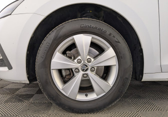 Подержанный автомобиль Skoda Octavia Liftback 2021 года (12 фото)