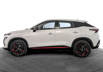 Подержанный автомобиль Omoda C5 2023 года (8 фото)