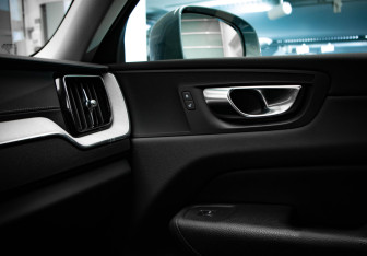 Подержанный автомобиль Volvo XC60 2021 года (21 фото)