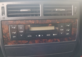 Подержанный автомобиль Toyota Land Cruiser Suv 2015 года (17 фото)