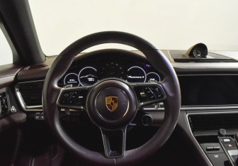 Подержанный автомобиль Porsche Panamera Wagon 2017 года (36 фото)