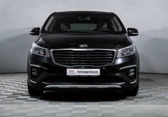Подержанный автомобиль Kia Carnival 2020 года (2 фото)