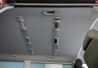 Подержанный автомобиль Volkswagen Caravelle 2022 года (27 фото)