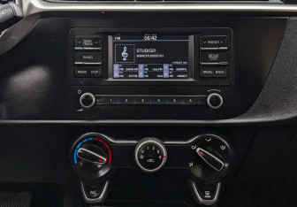 Подержанный автомобиль Kia Rio Hatchback 2021 года (14 фото)