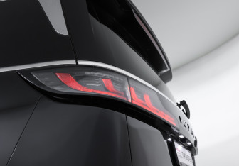 Подержанный автомобиль Voyah Dream 2023 года (24 фото)