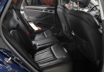 Подержанный автомобиль Genesis G80 2017 года (12 фото)