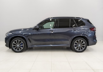 Подержанный автомобиль BMW X5 2020 года (8 фото)