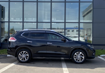 Подержанный автомобиль Nissan X-Trail 2016 года (4 фото)