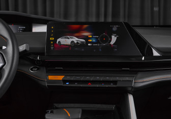 Подержанный автомобиль Changan UNI-V 2024 года (19 фото)