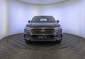 Подержанный автомобиль Volkswagen Touareg 2018 года (2 фото)
