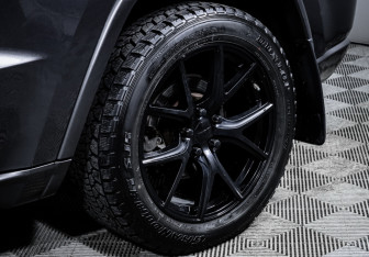 Подержанный автомобиль Jeep Grand Cherokee 2014 года (15 фото)