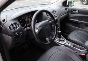 Подержанный автомобиль Ford Focus Hatchback 2009 года (7 фото)
