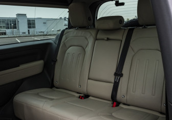 Подержанный автомобиль Land Rover Defender Suv 2021 года (13 фото)